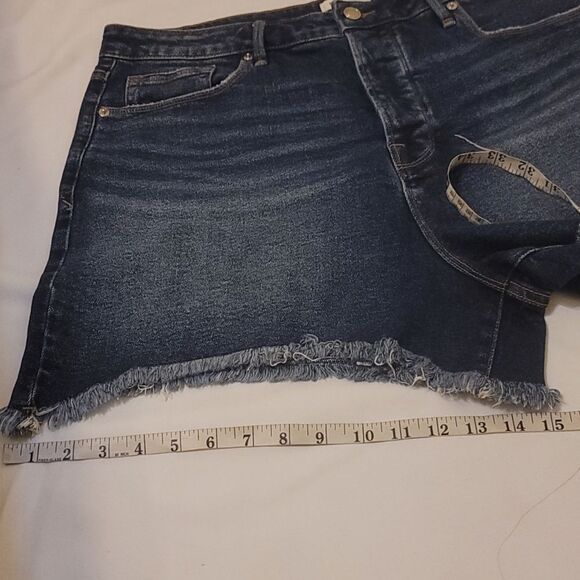 Good American distressed denim shorts size 18 - Picture 5 of 9